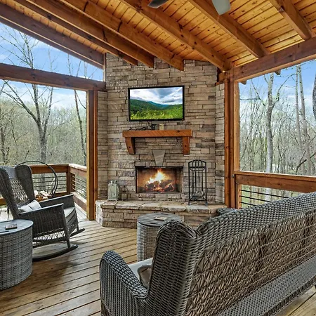 Rustic Elegance - Cabin Near Toccoa River
